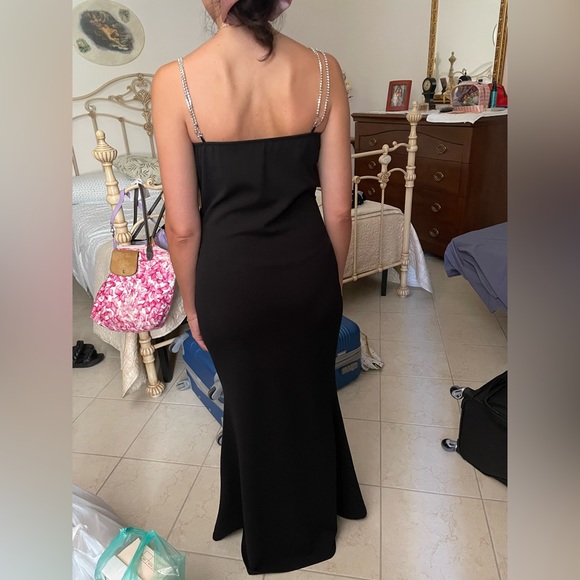 Brand new black chain gown. Size medium. Never worn. Tickets on. Bought in Italy - Picture 2 of 2